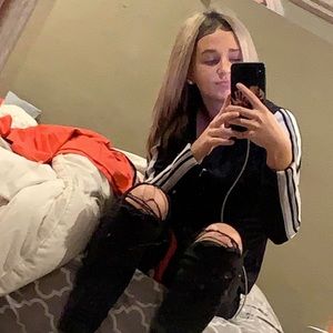 Meet your Posher, Caris